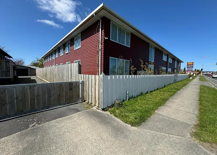 Hotel For 1, 2, 3, 4, 6 Or 7 Persons Rotorua