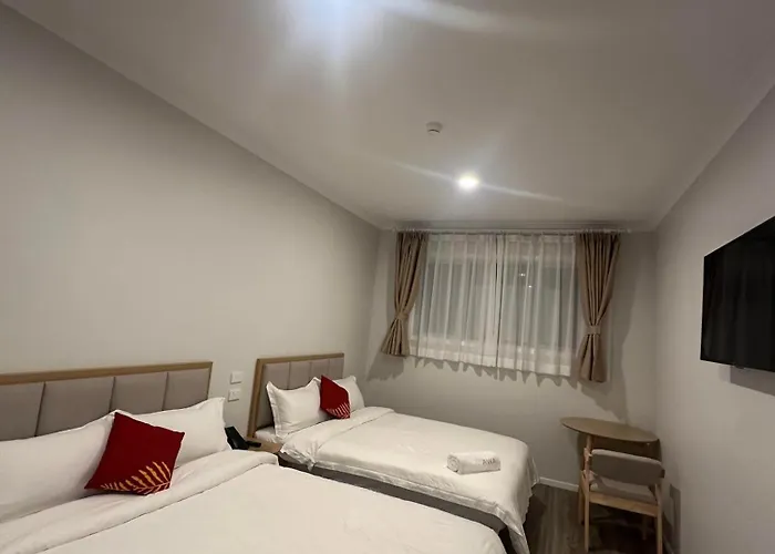 Hotel For 1, 2, 3, 4, 6 Or 7 Persons Rotorua